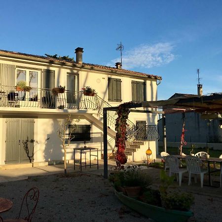Apartamento Chez Marinette Le Cailar Exterior foto